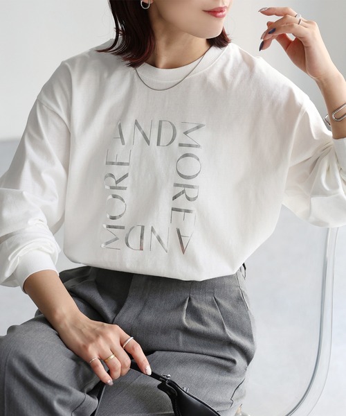 Riberry(リベリー)の「【イージーケア】スクエアロゴプリントロンT(Tシャツ/カットソー・レディース・ホワイト×ブラック/ホワイト×シルバー/グレー系・FREE)」の1枚目の写真