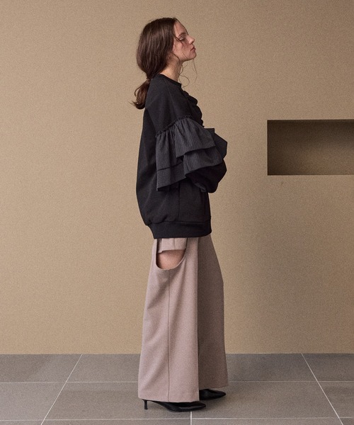 MIELI INVARIANT（ミエリインヴァリアント）の「Pinstripe Frill Sweat Pull Over（スウェット・レディース・ブラック系その他/ブラック・FREE）」の11枚目の写真