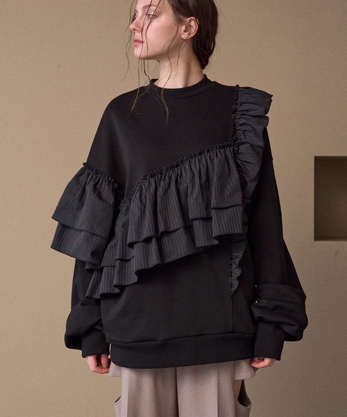 MIELI INVARIANT（ミエリインヴァリアント）の「Pinstripe Frill Sweat Pull Over（スウェット・レディース・ブラック系その他/ブラック・FREE）」の5枚目の写真