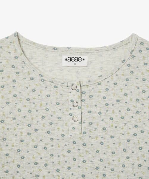 aeae(エーイーエーイー)の「FLOWER HENLEY NECK TEE(Tシャツ/カットソー・レディース・ネイビー/オートミール/グレー・FREE)」の9枚目の写真