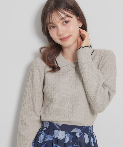 couture brooch(クチュールブローチ)の「【洗える着映え】ビジュー釦ポロニット(ニット/セーター・レディース・ライトグレー/ブラック/オフホワイト・38/36/42)」の3枚目の写真