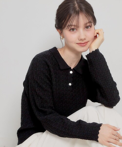 couture brooch(クチュールブローチ)の「【洗える着映え】ビジュー釦ポロニット(ニット/セーター・レディース・ライトグレー/ブラック/オフホワイト・38/36/42)」の2枚目の写真