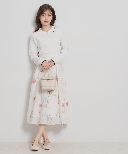 couture brooch(クチュールブローチ)の「【洗える着映え】ビジュー釦ポロニット(ニット/セーター・レディース・ライトグレー/ブラック/オフホワイト・38/36/42)」の19枚目の写真