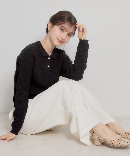 couture brooch(クチュールブローチ)の「【洗える着映え】ビジュー釦ポロニット(ニット/セーター・レディース・ライトグレー/ブラック/オフホワイト・38/36/42)」の5枚目の写真