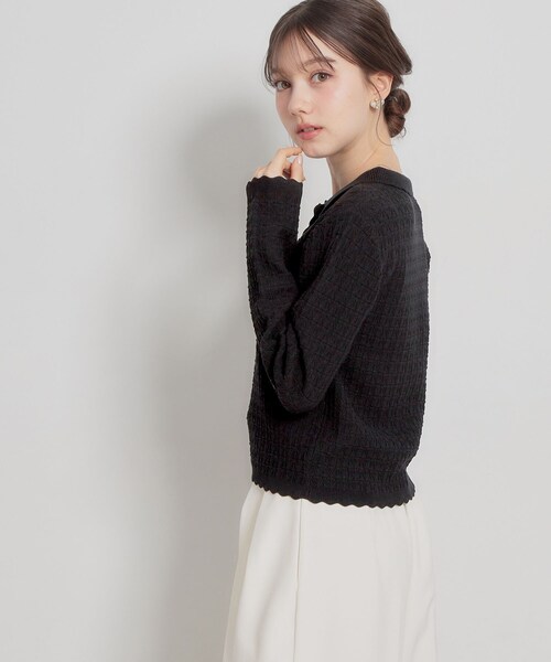 couture brooch(クチュールブローチ)の「【洗える着映え】ビジュー釦ポロニット(ニット/セーター・レディース・ライトグレー/ブラック/オフホワイト・38/36/42)」の8枚目の写真