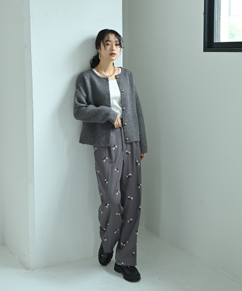 STYLE DELI(スタイルデリ)の「【BLK001】ノーカラーゴールドボタンカーディガン(カーディガン/ボレロ・レディース・ダークグレー/ベージュ・FREE)」の4枚目の写真