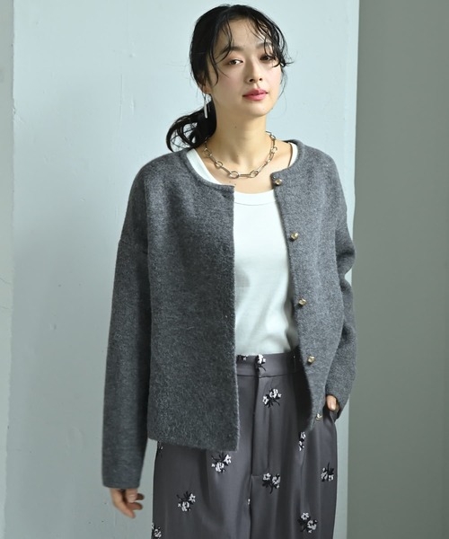 STYLE DELI(スタイルデリ)の「【BLK001】ノーカラーゴールドボタンカーディガン(カーディガン/ボレロ・レディース・ダークグレー/ベージュ・FREE)」の6枚目の写真