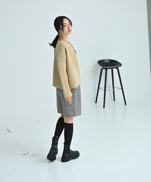 STYLE DELI(スタイルデリ)の「【BLK001】ノーカラーゴールドボタンカーディガン(カーディガン/ボレロ・レディース・ダークグレー/ベージュ・FREE)」の13枚目の写真