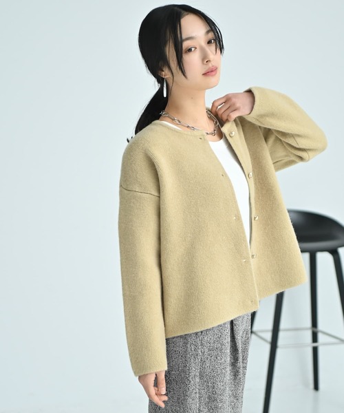 STYLE DELI(スタイルデリ)の「【BLK001】ノーカラーゴールドボタンカーディガン(カーディガン/ボレロ・レディース・ダークグレー/ベージュ・FREE)」の15枚目の写真
