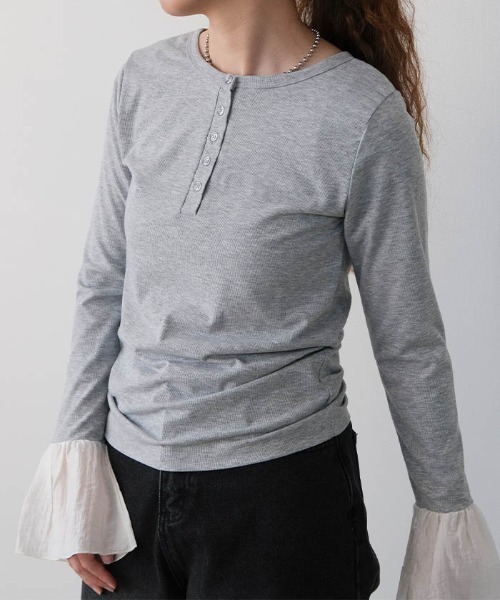 aquagarage(アクアガレージ)の「フライスリブ袖口フリルヘンリーネックトップス(Tシャツ/カットソー・レディース・ブラック/オフホワイト/杢グレー・FREE)」の11枚目の写真