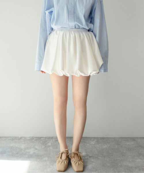 on:nue（オンニュ）の「【on:nue】[着用動画あり！/2色展開/2サイズ展開] サテンバルーンミニスカート（スカート・レディース・ブラック/アイボリー・MEDIUM/SMALL）」の3枚目の写真