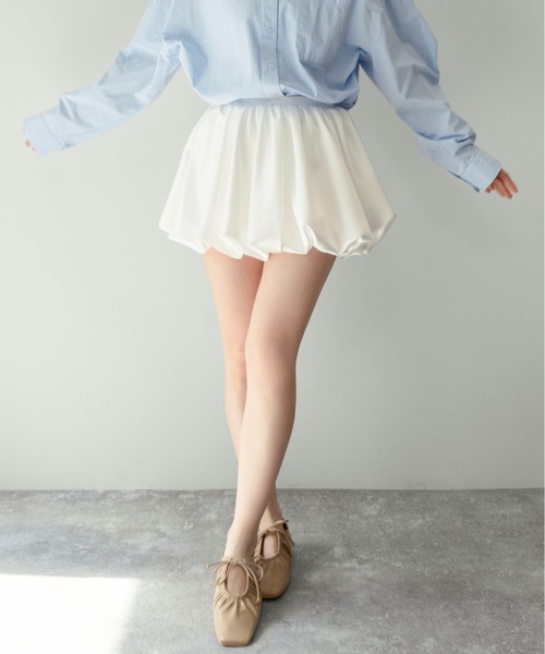 on:nue（オンニュ）の「【on:nue】[着用動画あり！/2色展開/2サイズ展開] サテンバルーンミニスカート（スカート・レディース・ブラック/アイボリー・MEDIUM/SMALL）」の5枚目の写真