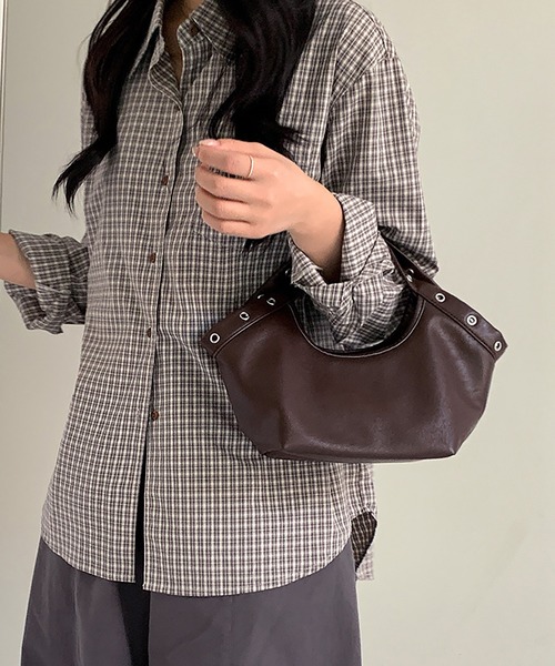 Doux Belle(ドゥーベル)の「ミニ巾着付き×ハトメデザイン2WAYバック(ハンドバッグ・レディース・ブラウン/ダークブラウン/ブラック・FREE)」の10枚目の写真