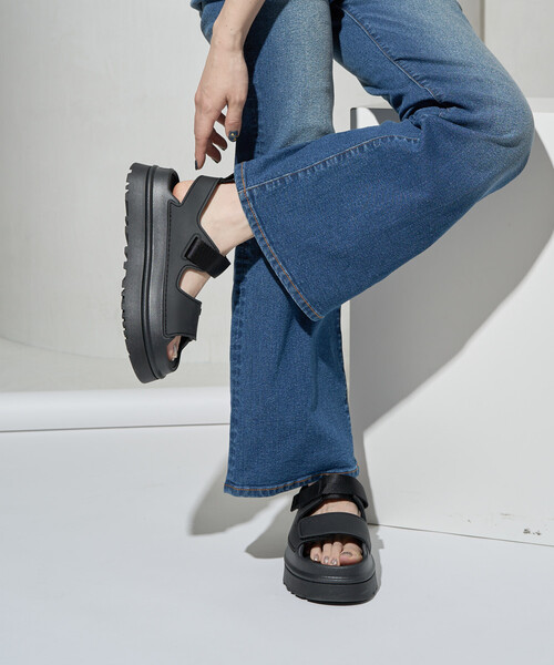 FREAK'S STORE（フリークスストア）の「限定展開 UGG/アグ W GOLDENGLOW/ウィメンズ ゴールデングロウ[5~8サイズ展開]（サンダル・レディース・ブラック/オフホワイト・6/7/8/5）」の15枚目の写真