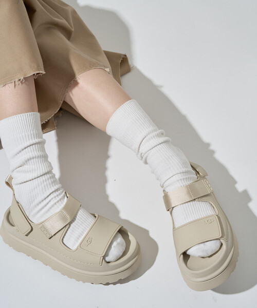 FREAK'S STORE（フリークスストア）の「限定展開 UGG/アグ W GOLDENGLOW/ウィメンズ ゴールデングロウ[5~8サイズ展開]（サンダル・レディース・ブラック/オフホワイト・6/7/8/5）」の3枚目の写真