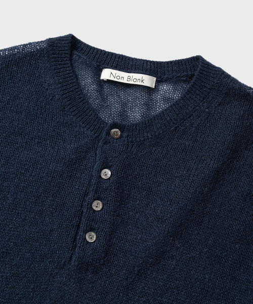NONBLANK（ノンブランク）の「クロップヘンリーネックLSニット_NAVY（ニット/セーター・メンズ・ネイビー・MEDIUM/LARGE/X-LARGE）」の3枚目の写真