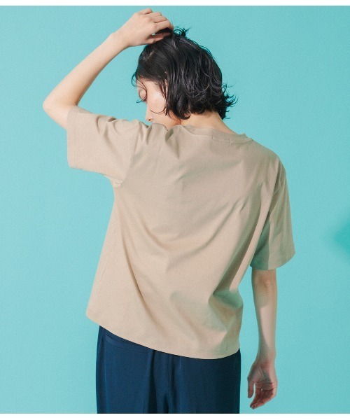Park Slope NEWYORKER(パークスロープニューヨーカー)の「【滑らかな肌触り・着回し】GELATO グラフィックTシャツ(Tシャツ/カットソー・レディース・ベージュ・M/L)」の3枚目の写真