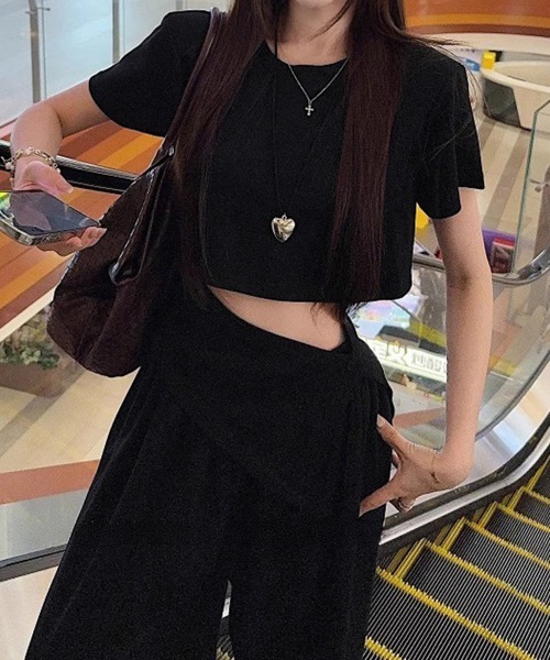 Miniministore(ミニミニストア)の「クロップド丈トップス ワイドパンツセット(セットアップ・レディース・ブラック/グレー・M/L)」の11枚目の写真