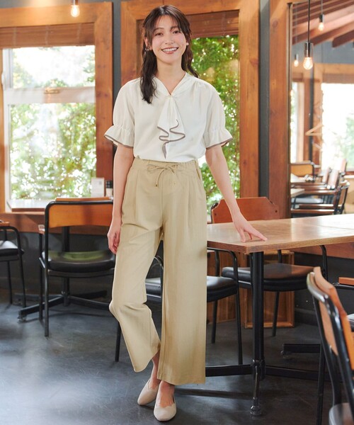 Tiaclasse（ティアクラッセ）の「綿混リンクル加工ワイドパンツ（その他パンツ・レディース・ベージュ/チャコールグレー/ブラック・XXL/XL）」の12枚目の写真