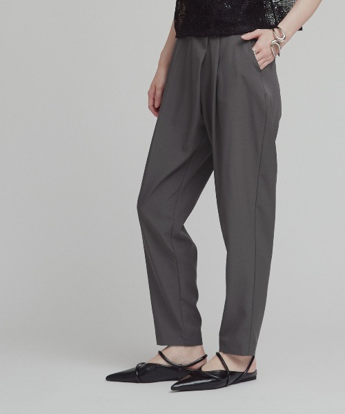 W:Huku(フーク)の「【W:Huku / シルキーサマーツイル】接触冷感 テーパード ラップ スラックス パンツ / Silky Summer Twill Tapered Wrap Pants(その他パンツ・レディース・ブラック/ベージュ/グレー・L/M)」の5枚目の写真