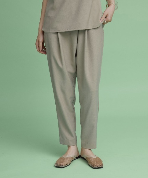W:Huku(フーク)の「【W:Huku / シルキーサマーツイル】接触冷感 テーパード ラップ スラックス パンツ / Silky Summer Twill Tapered Wrap Pants(その他パンツ・レディース・ブラック/ベージュ/グレー・L/M)」の6枚目の写真
