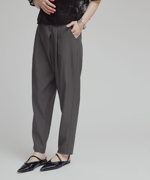 W:Huku(フーク)の「【W:Huku / シルキーサマーツイル】接触冷感 テーパード ラップ スラックス パンツ / Silky Summer Twill Tapered Wrap Pants(その他パンツ・レディース・ブラック/ベージュ/グレー・L/M)」の10枚目の写真