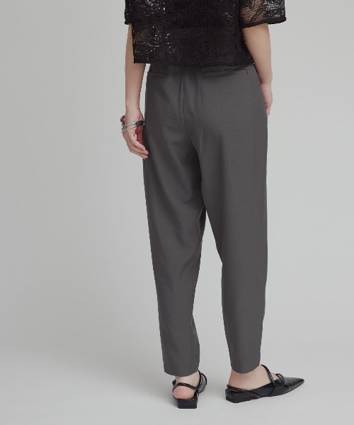 W:Huku(フーク)の「【W:Huku / シルキーサマーツイル】接触冷感 テーパード ラップ スラックス パンツ / Silky Summer Twill Tapered Wrap Pants(その他パンツ・レディース・ブラック/ベージュ/グレー・L/M)」の15枚目の写真