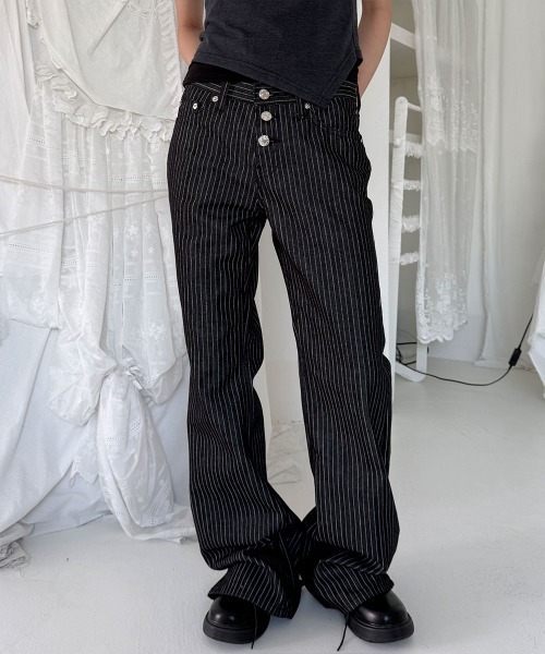 4INT.(フォイント)の「3ボタン ストライプ ブーツカット デニム パンツ(デニムパンツ・レディース・ブラック・S/L/M)」の1枚目の写真