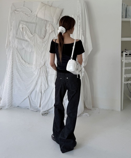 4INT.(フォイント)の「3ボタン ストライプ ブーツカット デニム パンツ(デニムパンツ・レディース・ブラック・S/L/M)」の5枚目の写真
