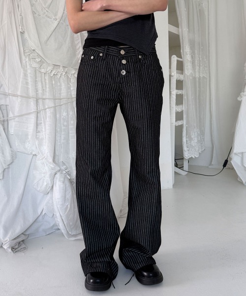 4INT.(フォイント)の「3ボタン ストライプ ブーツカット デニム パンツ(デニムパンツ・レディース・ブラック・S/L/M)」の12枚目の写真