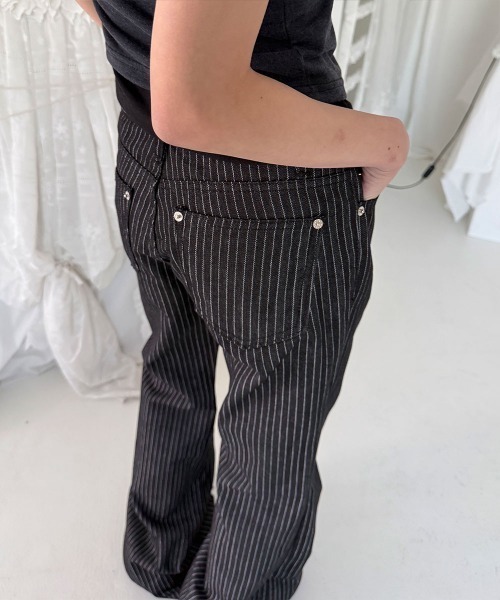 4INT.(フォイント)の「3ボタン ストライプ ブーツカット デニム パンツ(デニムパンツ・レディース・ブラック・S/L/M)」の15枚目の写真