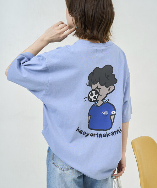kaoyorinakami(カオヨリナカミ)の「kaoyorinakami × FREAK'S STORE/カオヨリナカミ 別注 サッカーボールボーイ Tee(Tシャツ/カットソー・メンズ・サックスブルー/オフホワイト/チャコールグレー・MEDIUM/SMALL/LARGE)」の4枚目の写真