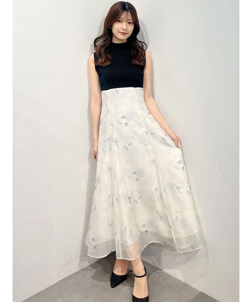 MERCURYDUO(マーキュリーデュオ)の「ダリアフラワードッキングノースリワンピース(ワンピース・レディース・ブラック/オフホワイト/ラベンダー・SMALL/MEDIUM)」の7枚目の写真