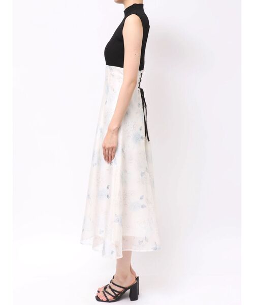 MERCURYDUO(マーキュリーデュオ)の「ダリアフラワードッキングノースリワンピース(ワンピース・レディース・ブラック/オフホワイト/ラベンダー・SMALL/MEDIUM)」の9枚目の写真
