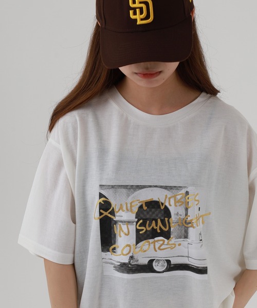 atONE(アットワン)の「接触冷感 箔×ヴィンテージカーフォトプリント カノコ Tシャツ 半袖(Tシャツ/カットソー・レディース・ブラック×シルバー/ホワイト×ゴールド・M)」の1枚目の写真