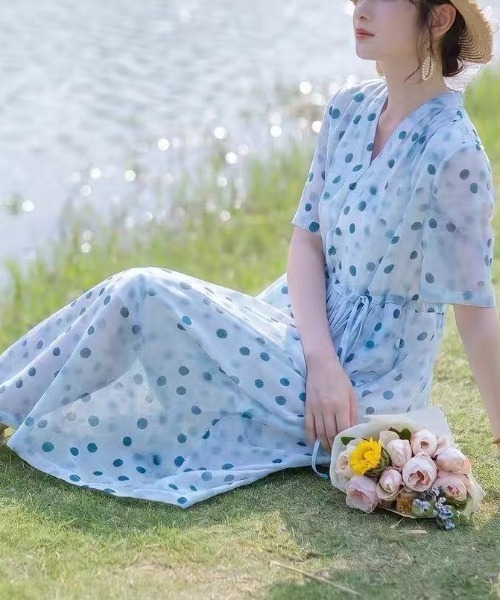 LUCPY(ラクピー)の「カラフルドットプリントワンピース(ワンピース・レディース・ブルー・XX-LARGE/X-LARGE/LARGE/MEDIUM)」の2枚目の写真