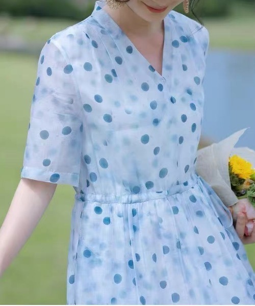 LUCPY(ラクピー)の「カラフルドットプリントワンピース(ワンピース・レディース・ブルー・XX-LARGE/X-LARGE/LARGE/MEDIUM)」の4枚目の写真