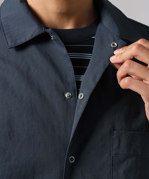 BAYFLOW（ベイフロー）の「【UVカット・接触冷感・吸水速乾・軽量】FLOW AIRシャツ[セットアップ可]（シャツ/ブラウス・メンズ・ネイビー/ベージュ・LARGE/MEDIUM）」の18枚目の写真