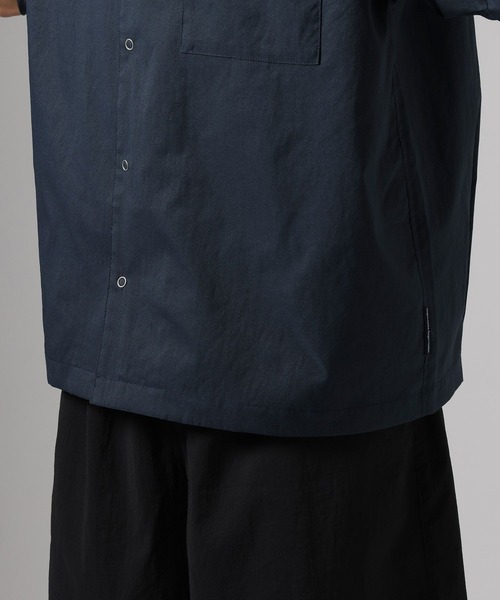 BAYFLOW（ベイフロー）の「【UVカット・接触冷感・吸水速乾・軽量】FLOW AIRシャツ[セットアップ可]（シャツ/ブラウス・メンズ・ネイビー/ベージュ・LARGE/MEDIUM）」の21枚目の写真