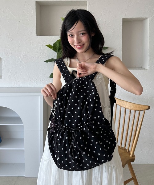 kutir(クティール)の「kutirlune/ドット柄バックパック(バックパック/リュック・レディース・ライトホワイト/ブラック・FREE)」の4枚目の写真