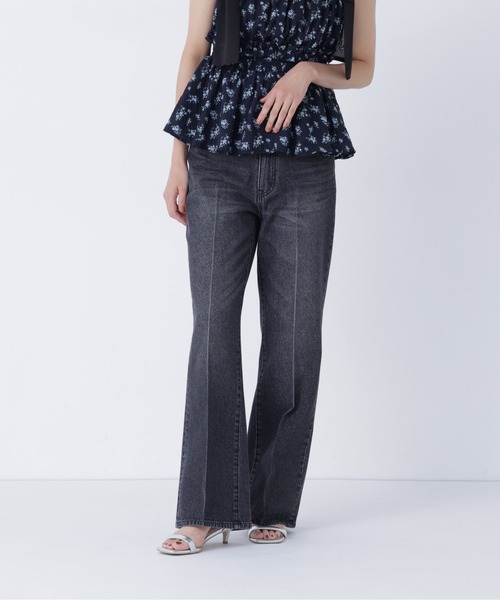 NATURAL BEAUTY BASIC(ナチュラルビューティーベーシック)の「セミフレアデニムパンツ(その他パンツ・レディース・ブラック/ブルー・X-SMALL/SMALL/MEDIUM)」の15枚目の写真