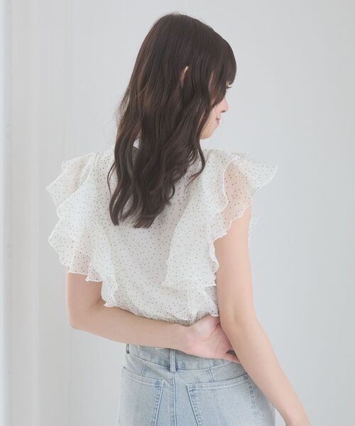MAJESTIC LEGON(マジェスティックレゴン)の「襟付きエアリーフリルノースリブラウス(シャツ/ブラウス・レディース・アイボリー/ピンク/ホワイト系その他2/グレー系その他・MEDIUM)」の13枚目の写真