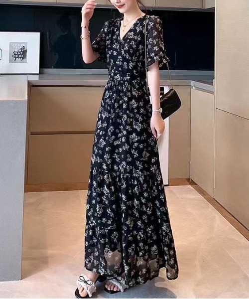 &soiree(アンドソワレ)の「Vネックフラワーフリルスリーブシアーワンピース(ワンピース・レディース・ブラック/ホワイト・SMALL/X-LARGE/LARGE/MEDIUM)」の3枚目の写真