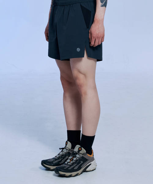 OFFGRID（オフグリッド）の「グライドランニングショーツ-チャコール（その他パンツ・メンズ・その他・LARGE/X-LARGE/SMALL/MEDIUM）」の4枚目の写真