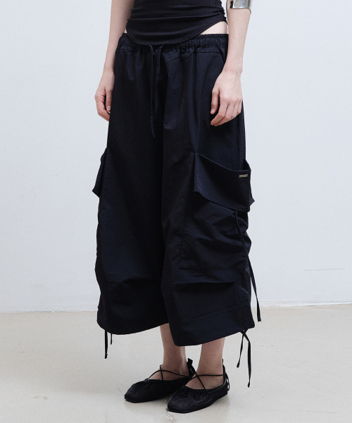 NICK&NICOLE（ニックアンドニコール）の「BERMUDA UTILITY CARGO PANTS_BLACK（スウェットパンツ・レディース・その他・FREE）」の2枚目の写真