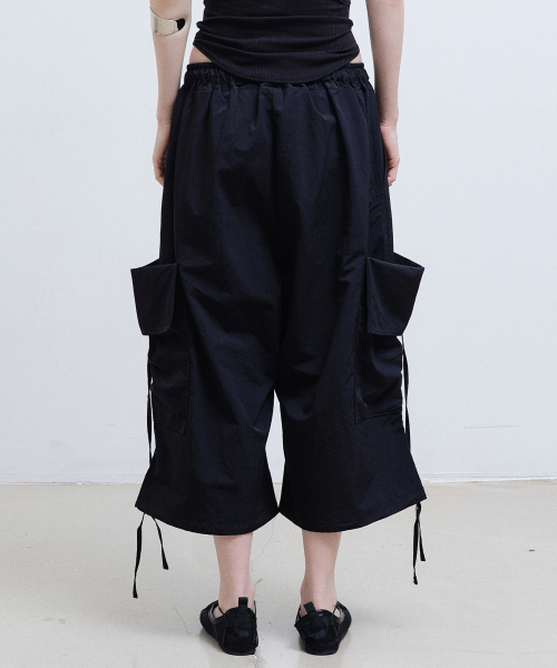 NICK&NICOLE（ニックアンドニコール）の「BERMUDA UTILITY CARGO PANTS_BLACK（スウェットパンツ・レディース・その他・FREE）」の3枚目の写真
