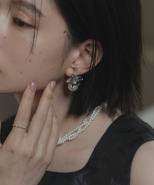 RUIRUE BOUTIQUE(ルイルエブティック)の「メタル フラワー パール イヤリング | 揺れるイヤリング・オケージョンイヤリング・アクセサリー・結婚式アクセサリー(イヤリング・レディース・ゴールド/シルバー・FREE)」の8枚目の写真