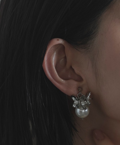 RUIRUE BOUTIQUE(ルイルエブティック)の「メタル フラワー パール イヤリング | 揺れるイヤリング・オケージョンイヤリング・アクセサリー・結婚式アクセサリー(イヤリング・レディース・ゴールド/シルバー・FREE)」の9枚目の写真