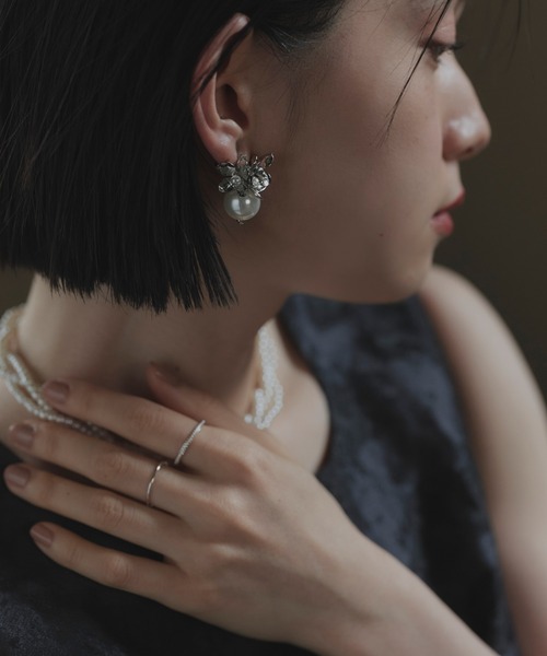 RUIRUE BOUTIQUE(ルイルエブティック)の「メタル フラワー パール イヤリング | 揺れるイヤリング・オケージョンイヤリング・アクセサリー・結婚式アクセサリー(イヤリング・レディース・ゴールド/シルバー・FREE)」の11枚目の写真