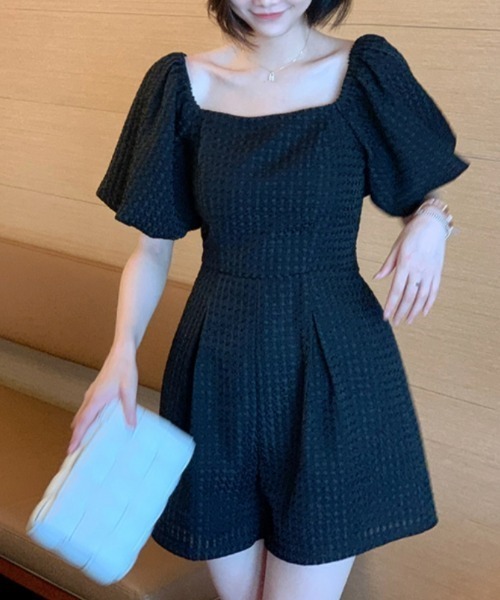 FAVORITO(ファヴォリート)の「パフスリーブオールインワン(つなぎ/オールインワン・レディース・ブラック/ホワイト・F)」の2枚目の写真